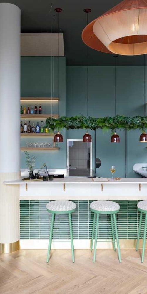 restaurant-decoration-eco-conception-bar-suspension